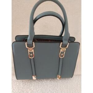 Classic Small Handbag (9x8x3 in)